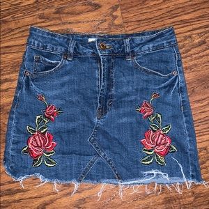 Denim rose embroidered mini skirt